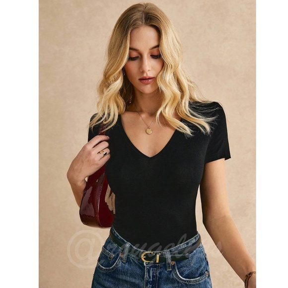 Black V-Neck Slim Tee Shirt Short Sleeves - Picture 3 of 8